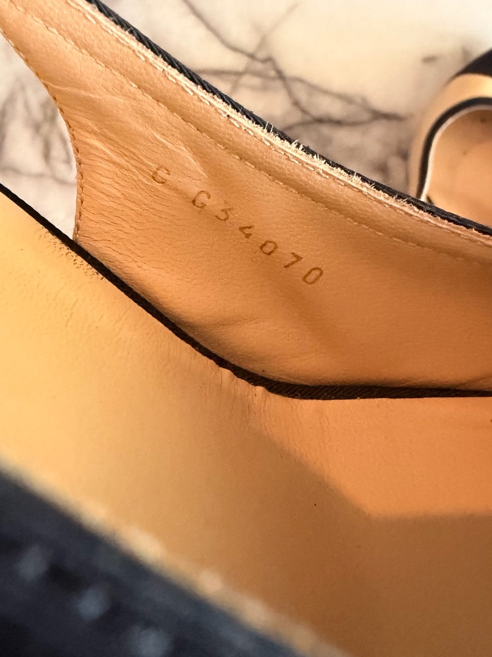 CHANEL Black and Beige Two-Tone Slingback Pumps - Picture 4 of 7